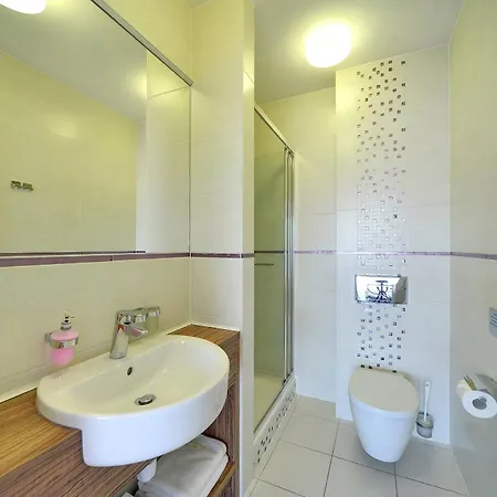 Eleganckie Sun Seasons 24 Blisko Plazy Z Parkingiem By Renters Apartment Niechorze
