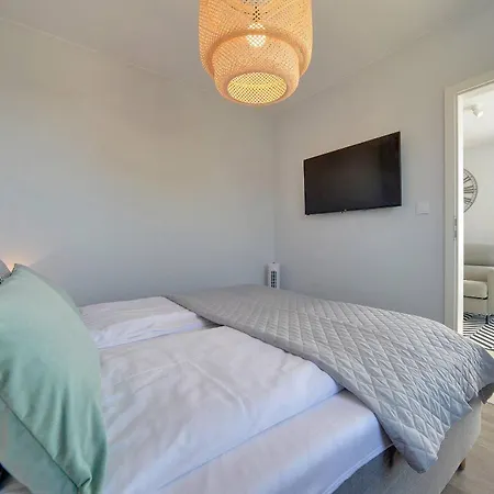 Eleganckie Sun Seasons 24 Blisko Plazy Z Parkingiem By Renters Apartment Niechorze