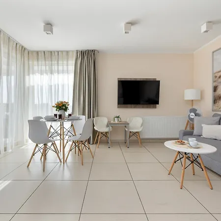 Eleganckie Sun Seasons 24 Blisko Plazy Z Parkingiem By Renters Apartment Niechorze