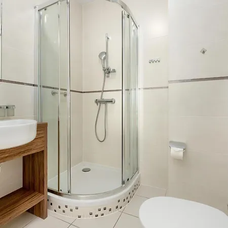 Eleganckie Sun Seasons 24 Blisko Plazy Z Parkingiem By Renters Appartement